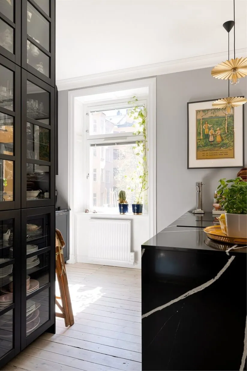 Charming Apartment in Stockholm with Black Kitchen and Cozy Decor (53 sqm) - Gallery image 14