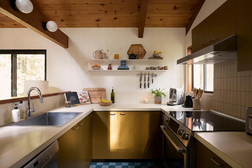 Style moderne de cabane en bois dans la forêt en Californie - Gallery image 5