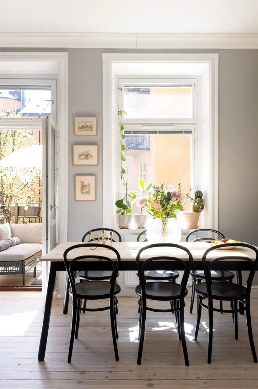 Charming Apartment in Stockholm with Black Kitchen and Cozy Decor (53 sqm) - Gallery image 1