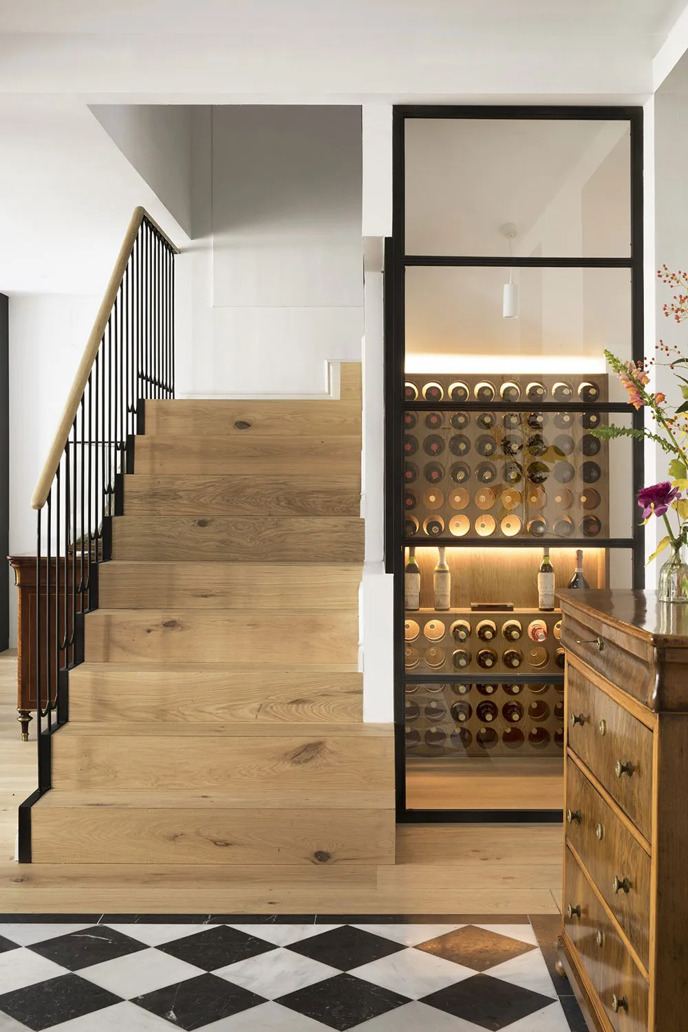 Ruhige Eleganz und Antiquitätenmöbel: Eine schöne Wohnung in Madrid - Gallery image 6