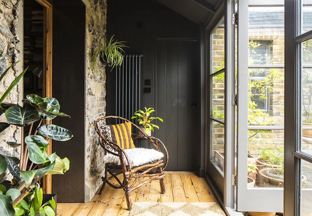 Beautiful Victorian Cottage in England with Colorful Interior Accents - Gallery image 16