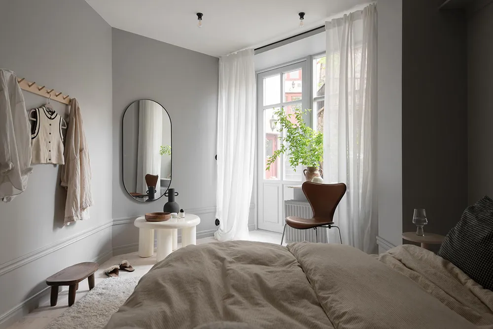 Stylischer grauer Interior in Göteborg mit warmen Akzenten (68 qm) - Gallery image 18