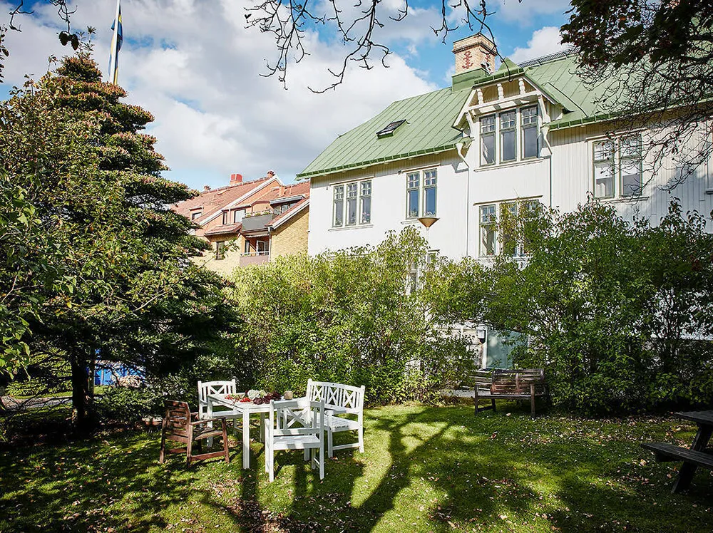 Petite appartement suédois avec sol blanc, inondé de lumière (55 m²) - Gallery image 23