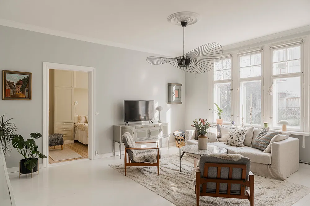 Petite appartement suédois avec sol blanc, inondé de lumière (55 m²) - Gallery image 7