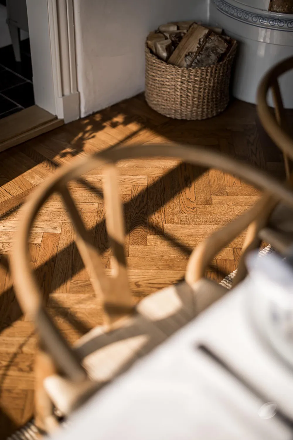 Intérieurs chaleureux d'une belle villa en bois en Suède - Gallery image 7