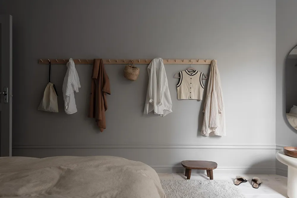 Stylischer grauer Interior in Göteborg mit warmen Akzenten (68 qm) - Gallery image 25