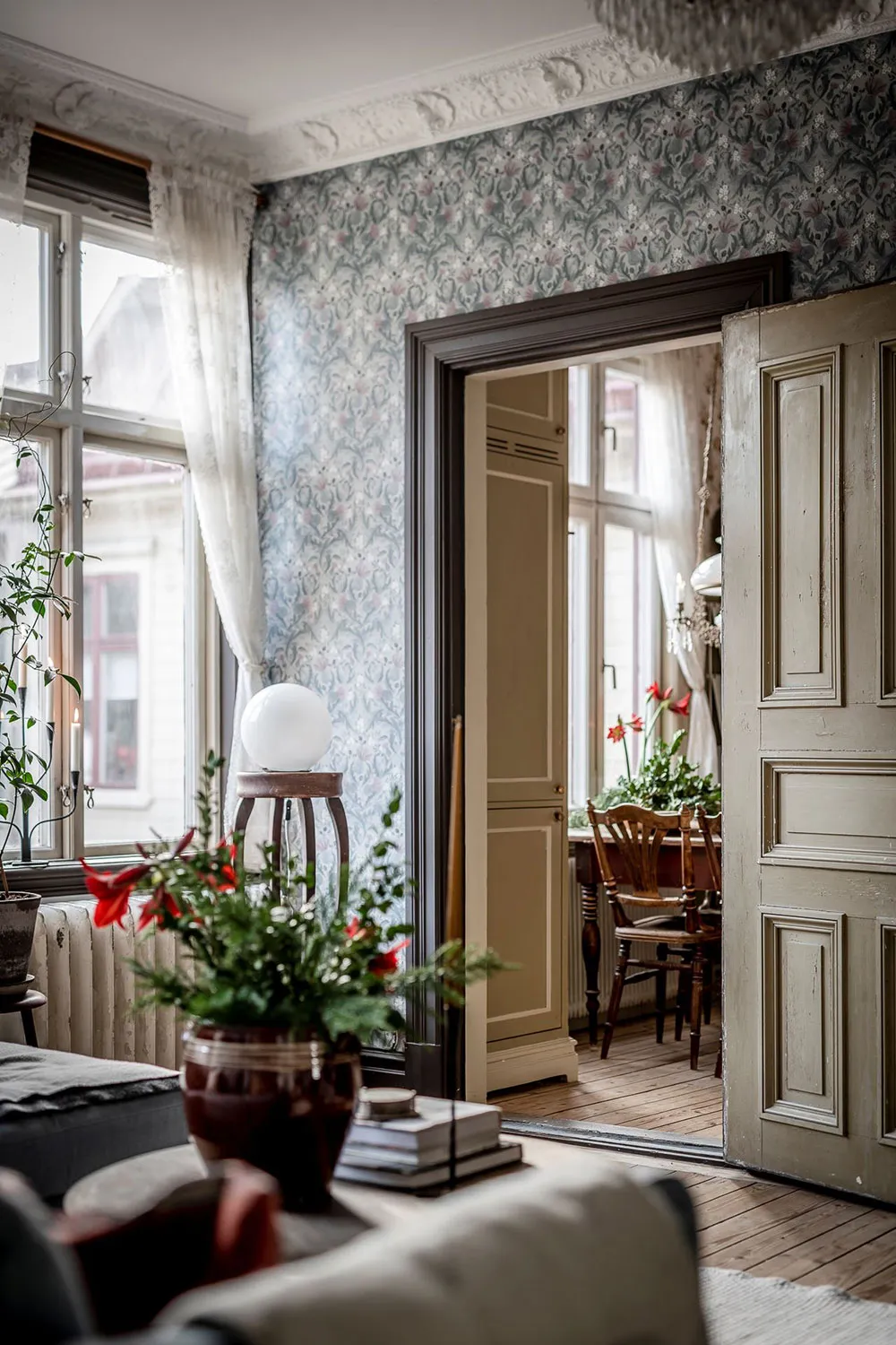 Приятная ностальгия: интерьер будто из прошлого в одной шведской квартире (65 кв. м) - Gallery image 24