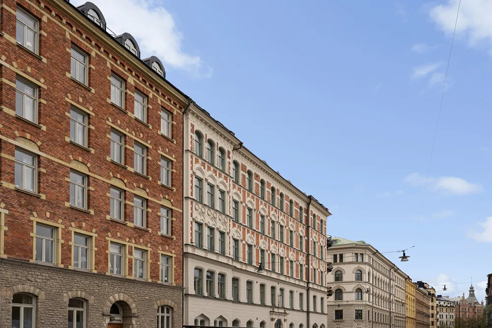 Schönes ungewöhnliches Farbspiel im schwedischen Loft (86 qm) - Gallery image 17