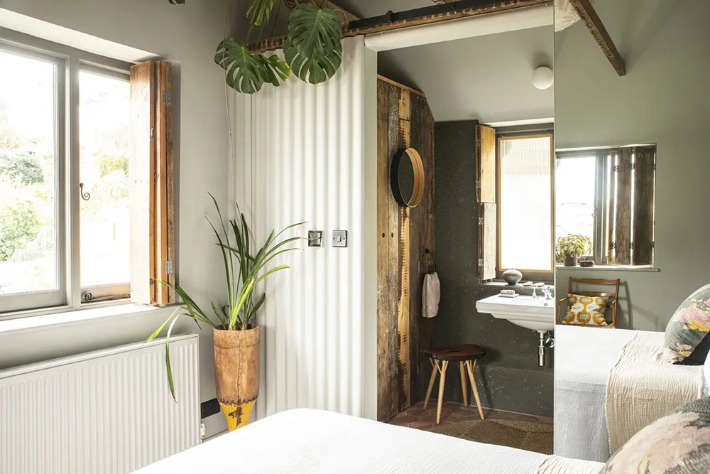 Beautiful Victorian Cottage in England with Colorful Interior Accents - Gallery image 21