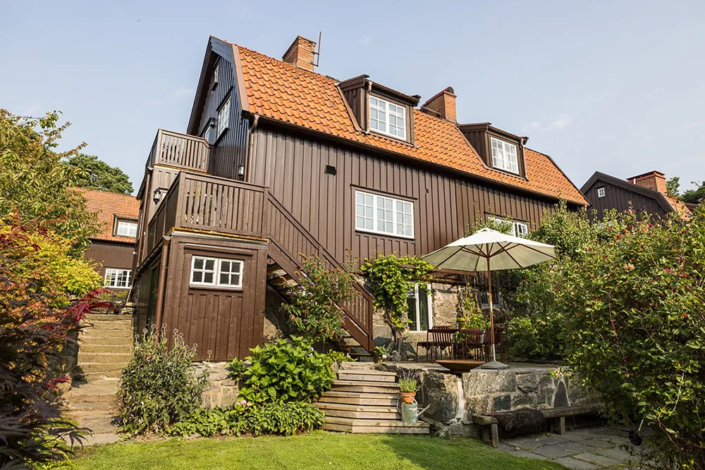 Intérieurs chaleureux d'une belle villa en bois en Suède - Gallery image 33