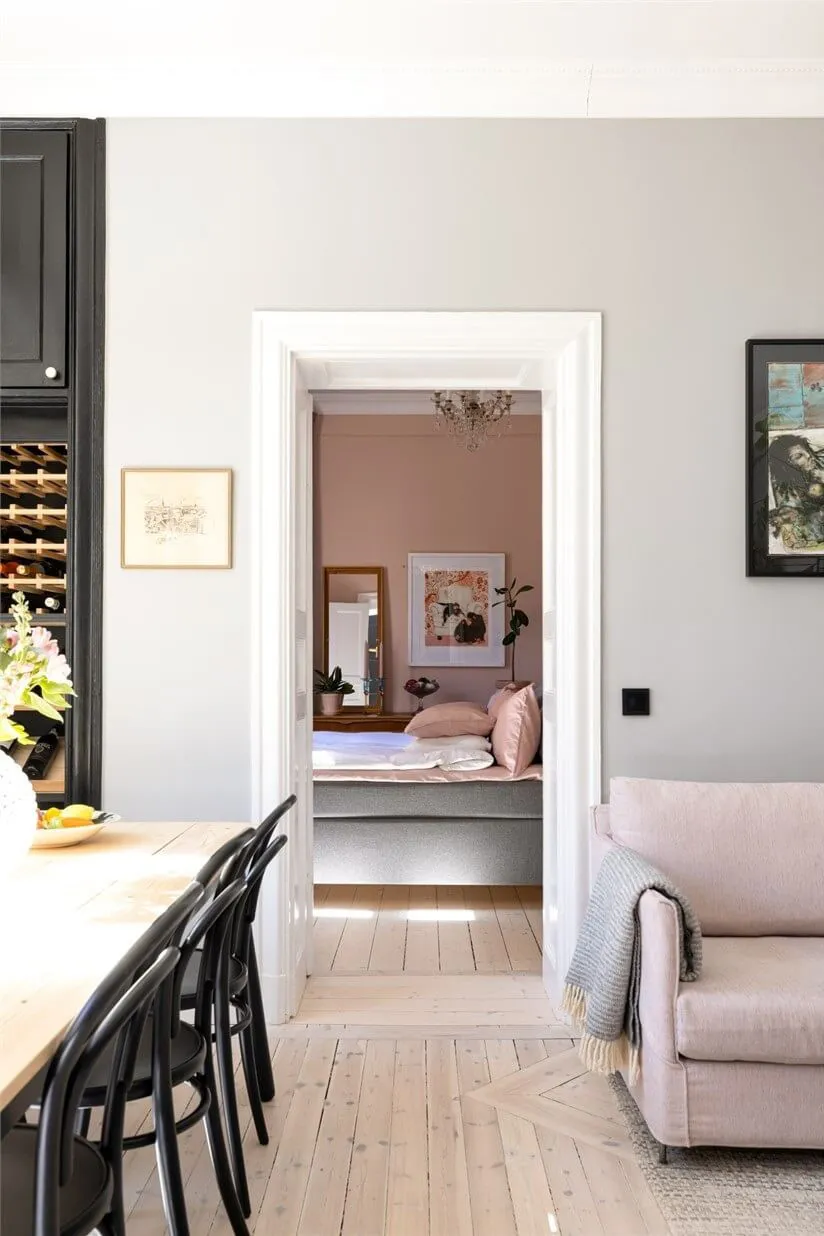 Charming Apartment in Stockholm with Black Kitchen and Cozy Decor (53 sqm) - Gallery image 17