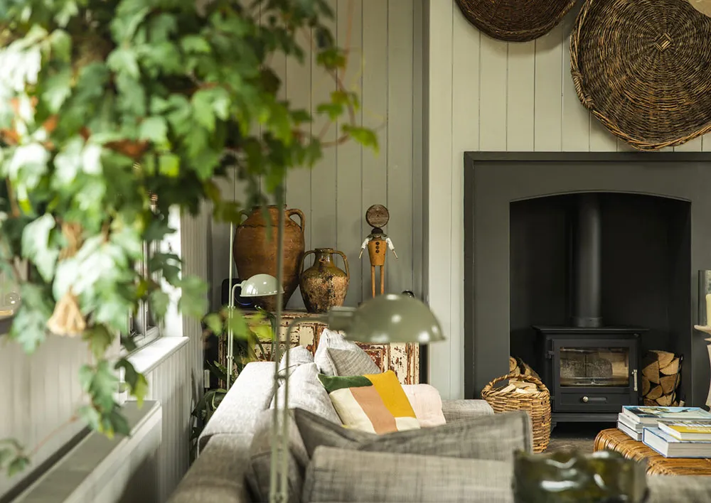Beautiful Victorian Cottage in England with Colorful Interior Accents - Gallery image 6