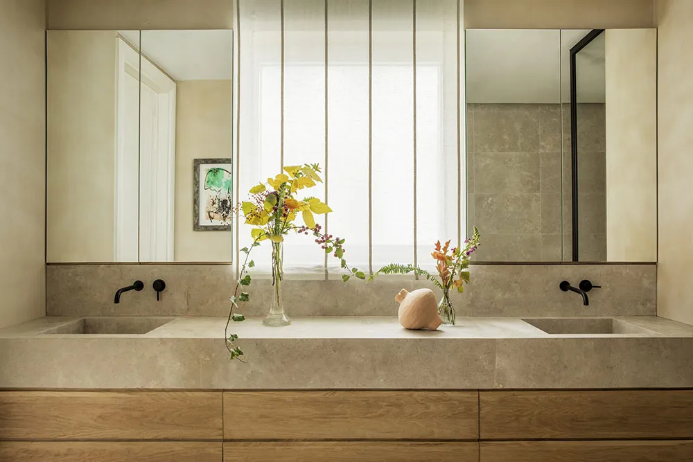 Ruhige Eleganz und Antiquitätenmöbel: Eine schöne Wohnung in Madrid - Gallery image 14