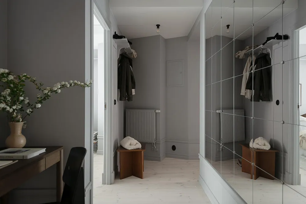 Stylischer grauer Interior in Göteborg mit warmen Akzenten (68 qm) - Gallery image 28