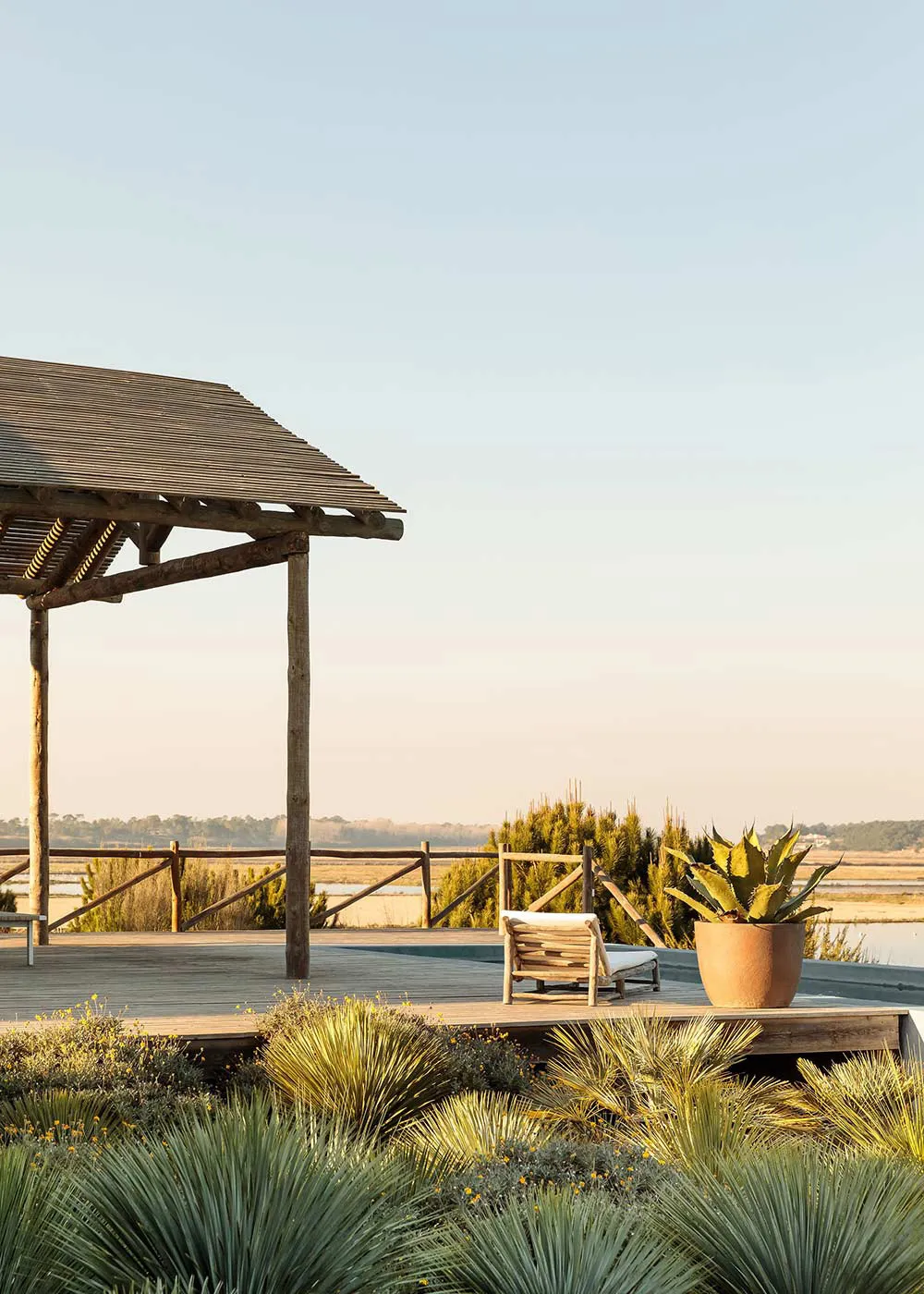 Солнечные интерьеры пляжного дома в Португалии - Gallery image 17