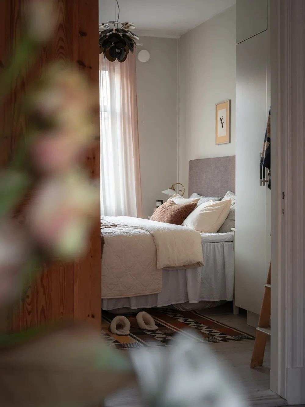 Rudy sofap i otwarte półki: żywy интерьер w Getborgu (65 m²) - 13