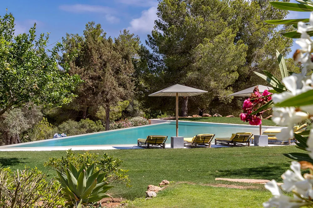 Charming Villa on Ibiza with White Interiors and Pool - Gallery image 10