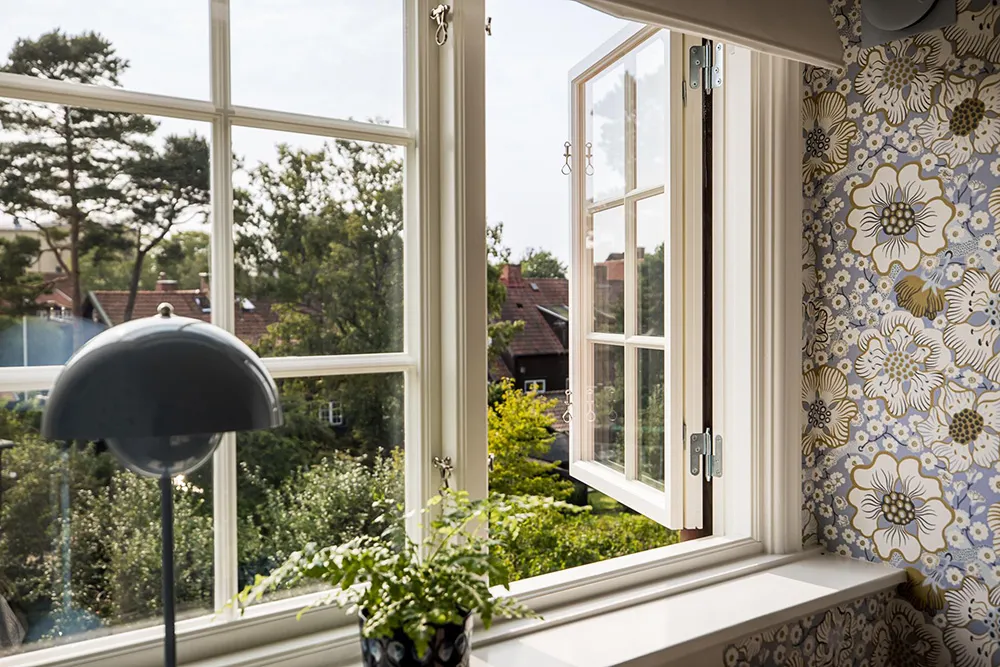 Intérieurs chaleureux d'une belle villa en bois en Suède - Gallery image 22