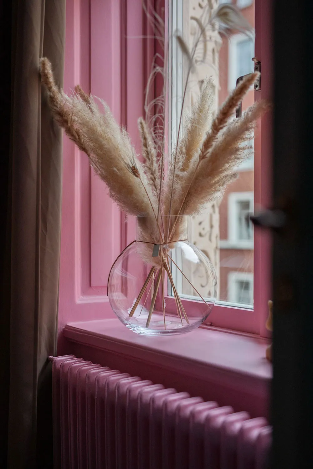 Ungewöhnliche Farben im schwedischen Wohnzimmer-Design (77 qm) - Gallery image 26