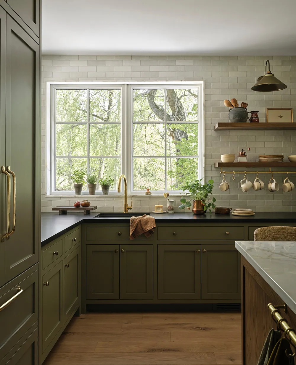 Schöne Grüntöne und natürlicher Stein: Landhaus in Kanada - Gallery image 2