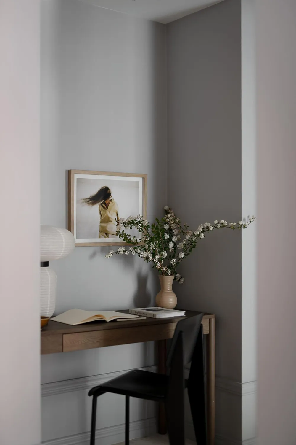 Stylischer grauer Interior in Göteborg mit warmen Akzenten (68 qm) - Gallery image 29