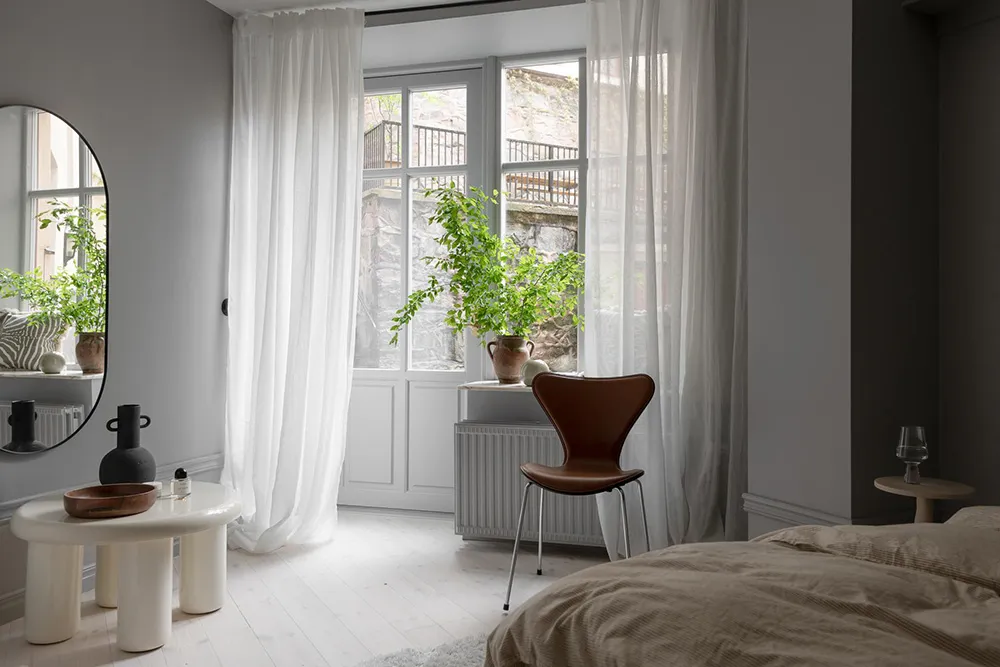 Stylischer grauer Interior in Göteborg mit warmen Akzenten (68 qm) - Gallery image 21