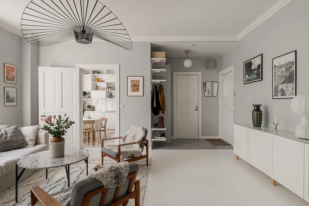 Petite appartement suédois avec sol blanc, inondé de lumière (55 m²) - Gallery image 6