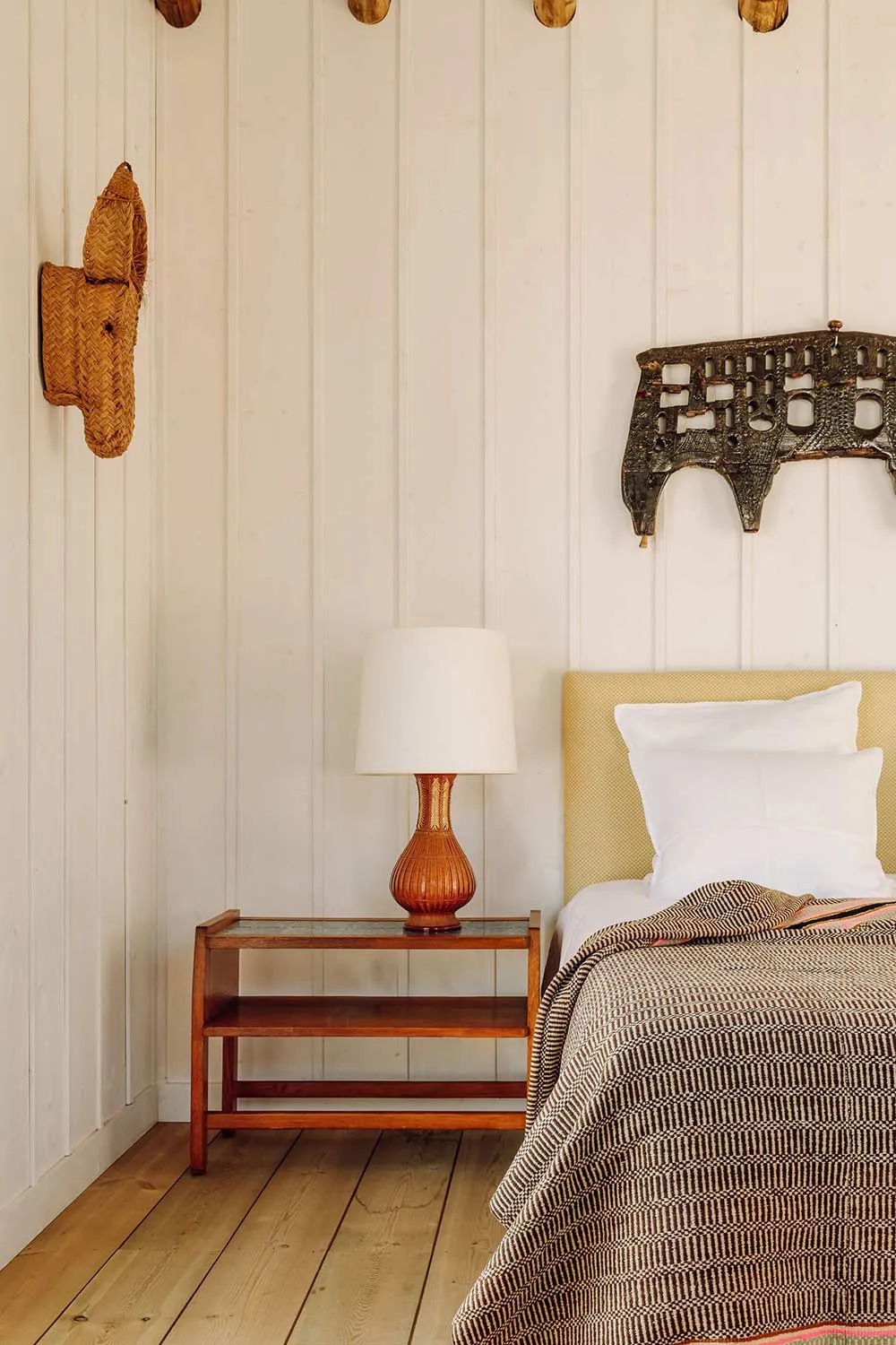 Солнечные интерьеры пляжного дома в Португалии - Gallery image 19