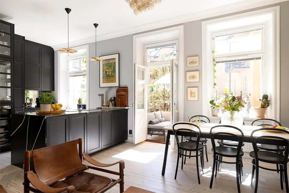 Charming Apartment in Stockholm with Black Kitchen and Cozy Decor (53 sqm) - Gallery image 10