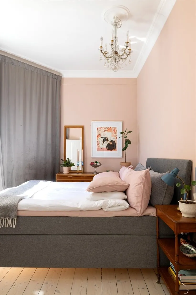 Charming Apartment in Stockholm with Black Kitchen and Cozy Decor (53 sqm) - Gallery image 20