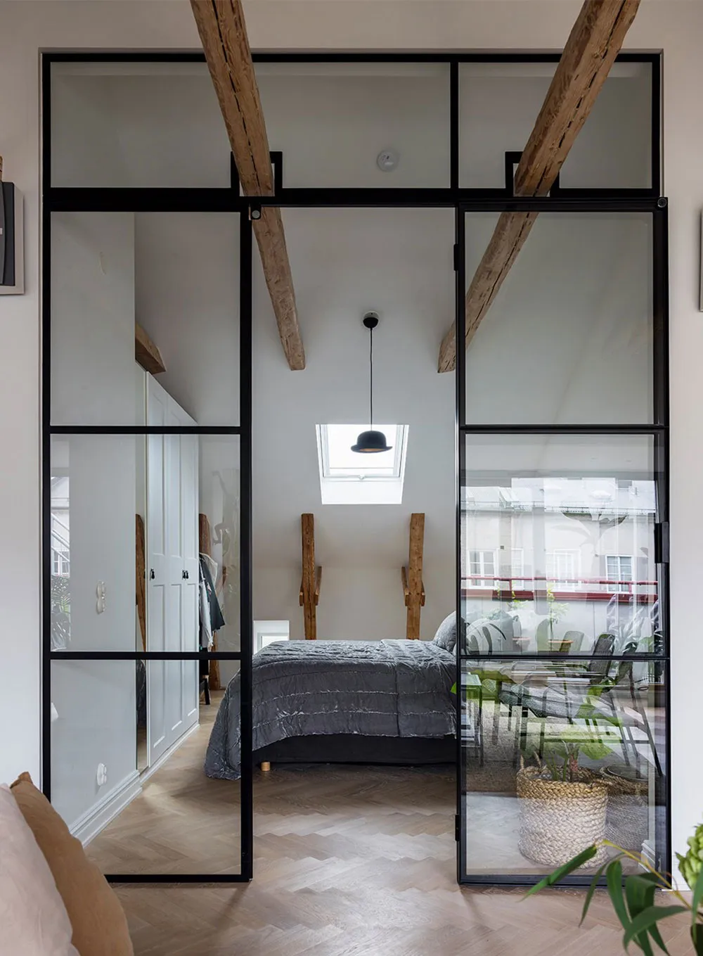 Jasna mansarda w Szwecji z ceglana ścianą i tarasem (82 m²) - Gallery image 13