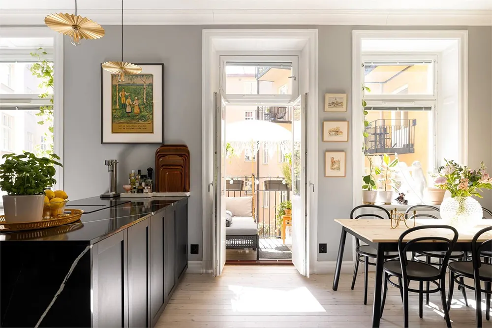 Charming Apartment in Stockholm with Black Kitchen and Cozy Decor (53 sqm) - Gallery image 7