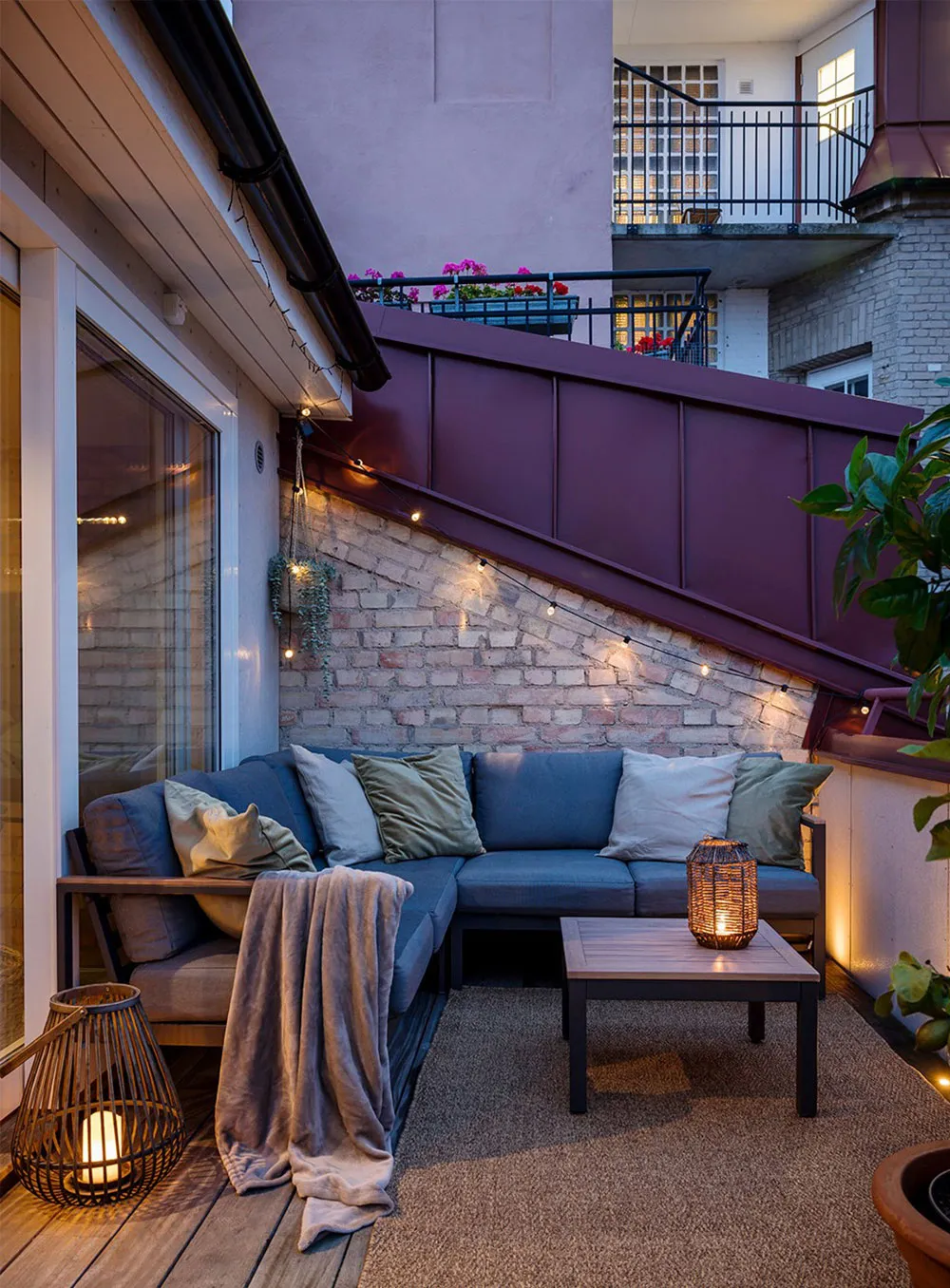 Jasna mansarda w Szwecji z ceglana ścianą i tarasem (82 m²) - Gallery image 25