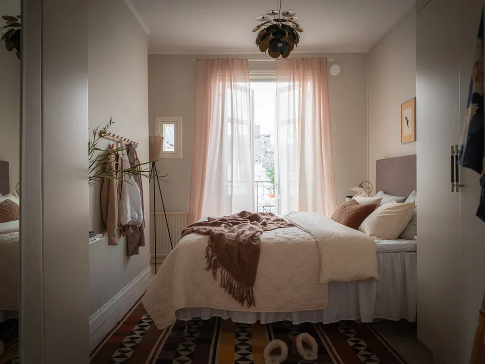 Rudy sofap i otwarte półki: żywy интерьер w Getborgu (65 m²) - 14