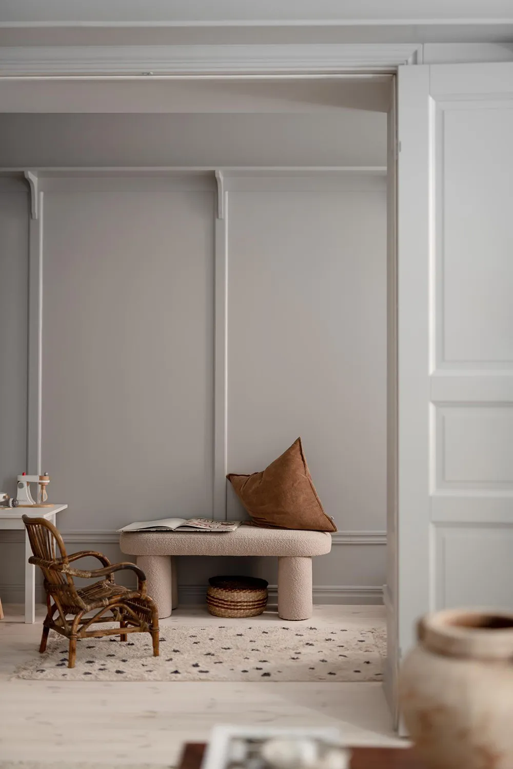 Stylischer grauer Interior in Göteborg mit warmen Akzenten (68 qm) - Gallery image 11