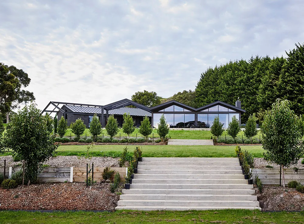 Черные стены и большая библиотека: стильный дом в Мельбурне - Gallery image 22