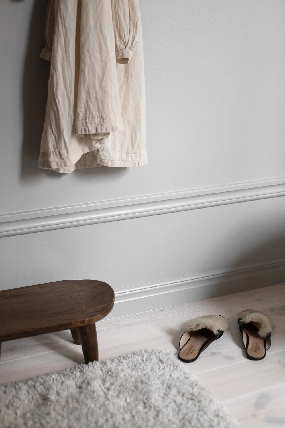 Stylischer grauer Interior in Göteborg mit warmen Akzenten (68 qm) - Gallery image 26