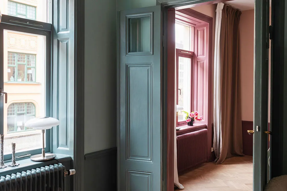 Ungewöhnliche Farben im schwedischen Wohnzimmer-Design (77 qm) - Gallery image 19