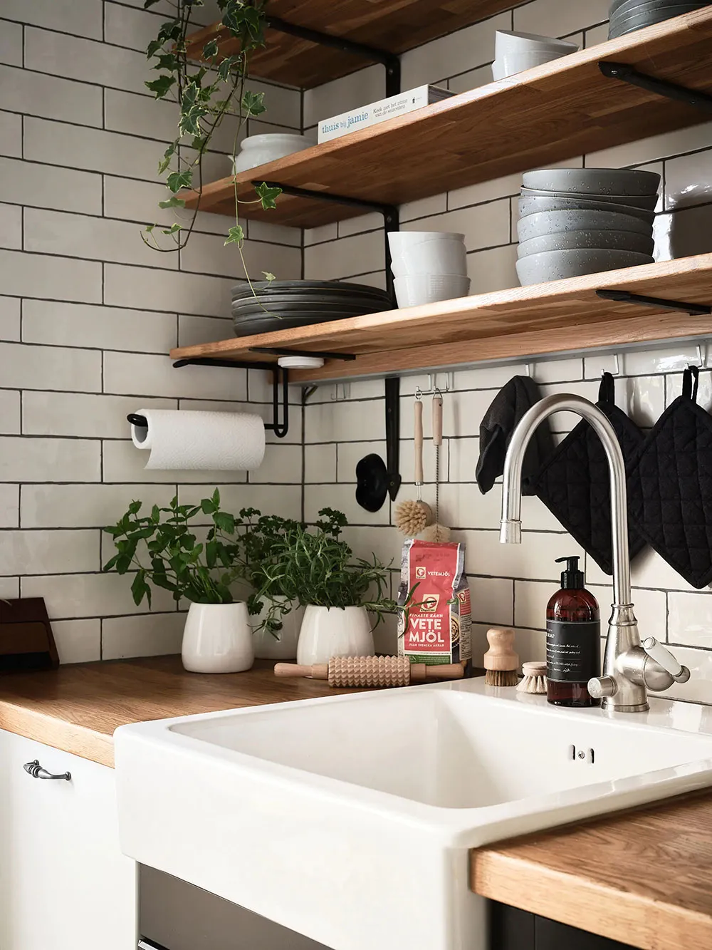 Interesting Wallpapers in the Design of a Small Apartment in Sweden (48 sq. m) - Gallery image 4