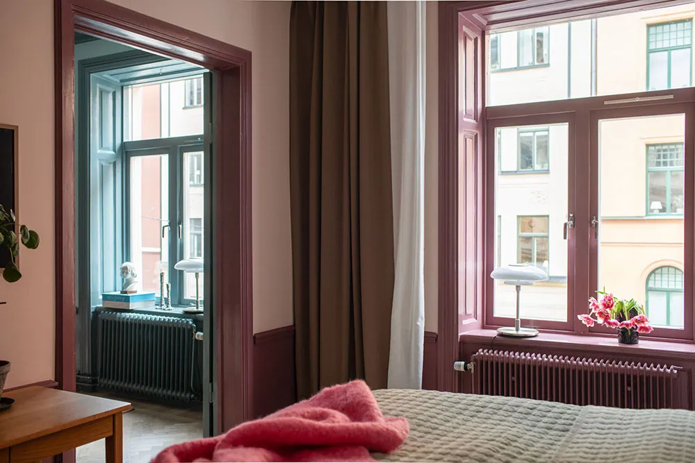 Ungewöhnliche Farben im schwedischen Wohnzimmer-Design (77 qm) - Gallery image 16