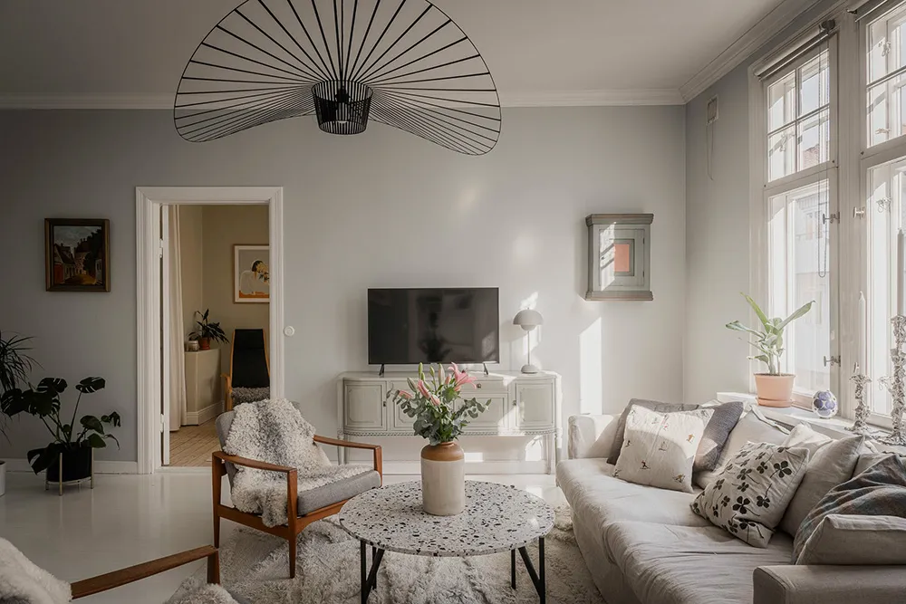 Petite appartement suédois avec sol blanc, inondé de lumière (55 m²) - Gallery image 16