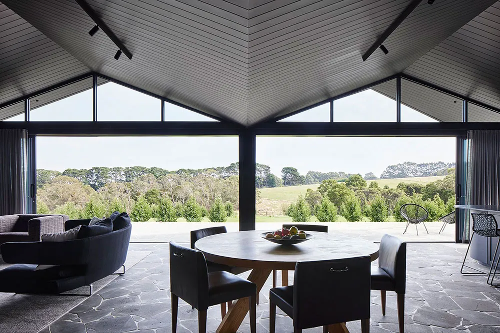 Черные стены и большая библиотека: стильный дом в Мельбурне - Gallery image 7