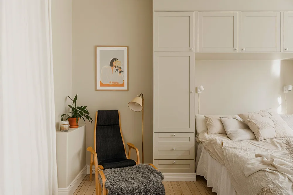 Petite appartement suédois avec sol blanc, inondé de lumière (55 m²) - Gallery image 18