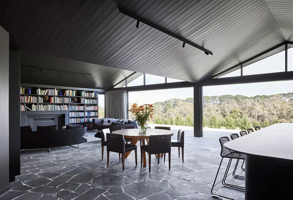Черные стены и большая библиотека: стильный дом в Мельбурне - Gallery image 6