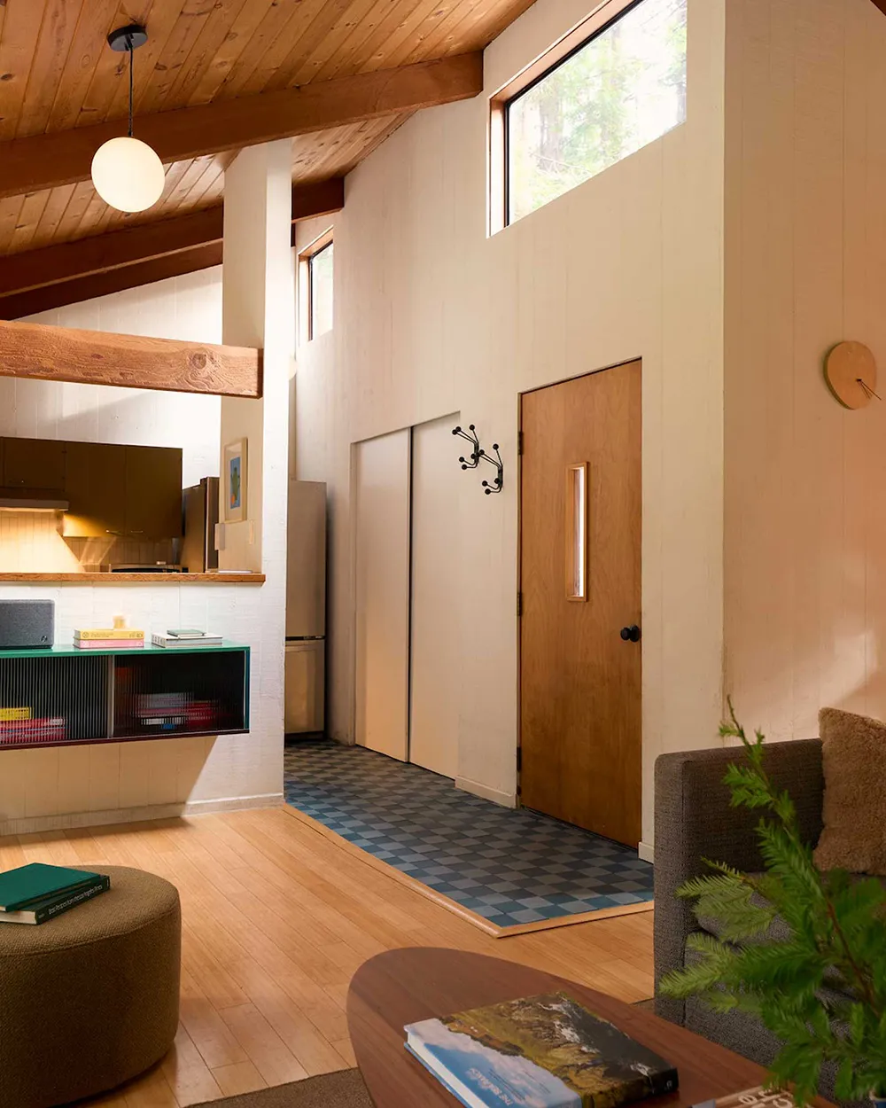 Style moderne de cabane en bois dans la forêt en Californie - Gallery image 13