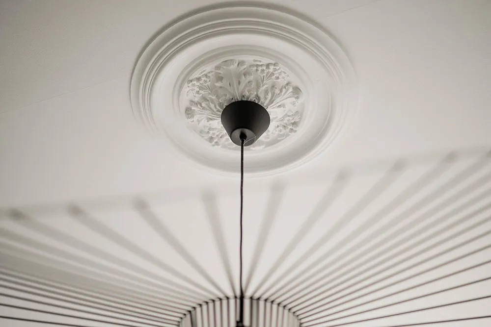 Petite appartement suédois avec sol blanc, inondé de lumière (55 m²) - Gallery image 9