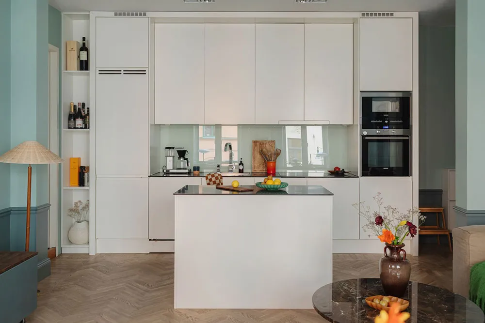 Ungewöhnliche Farben im schwedischen Wohnzimmer-Design (77 qm) - Gallery image 7