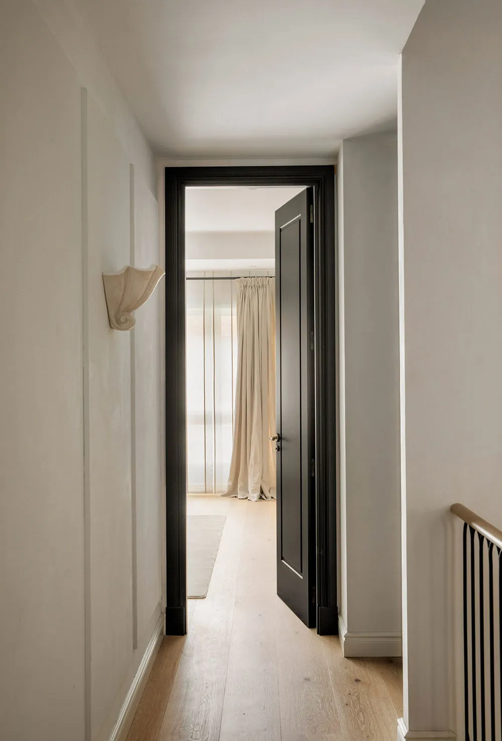 Ruhige Eleganz und Antiquitätenmöbel: Eine schöne Wohnung in Madrid - Gallery image 16