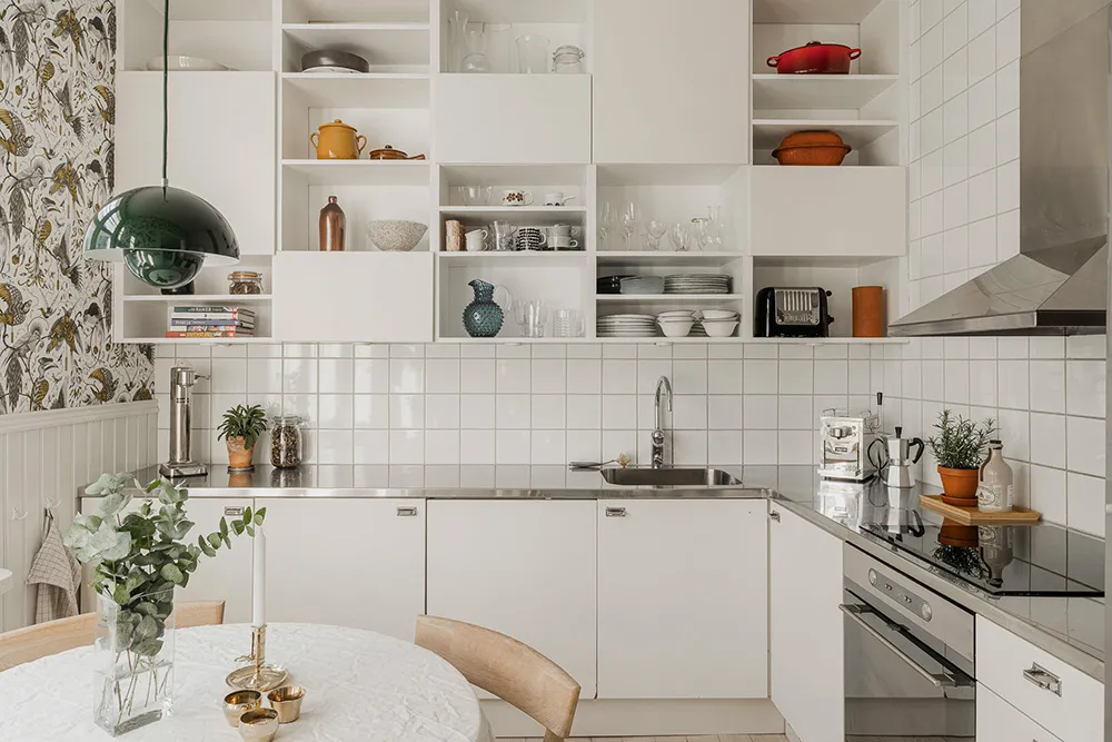 Petite appartement suédois avec sol blanc, inondé de lumière (55 m²) - Gallery image 12