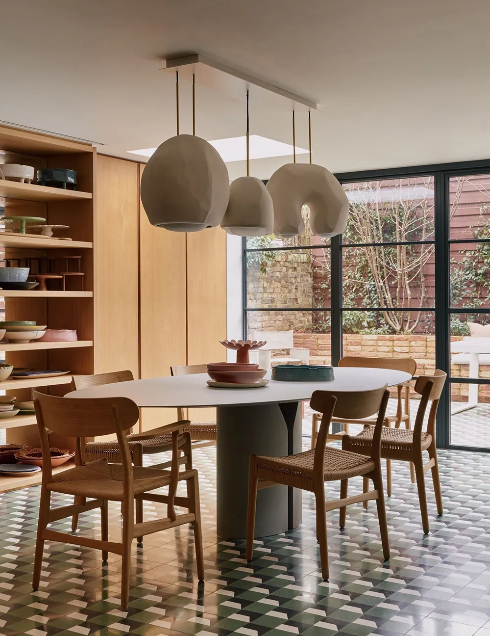 Beaux peintures dans les intérieurs modernes d'une maison victorienne à Londres - Gallery image 7